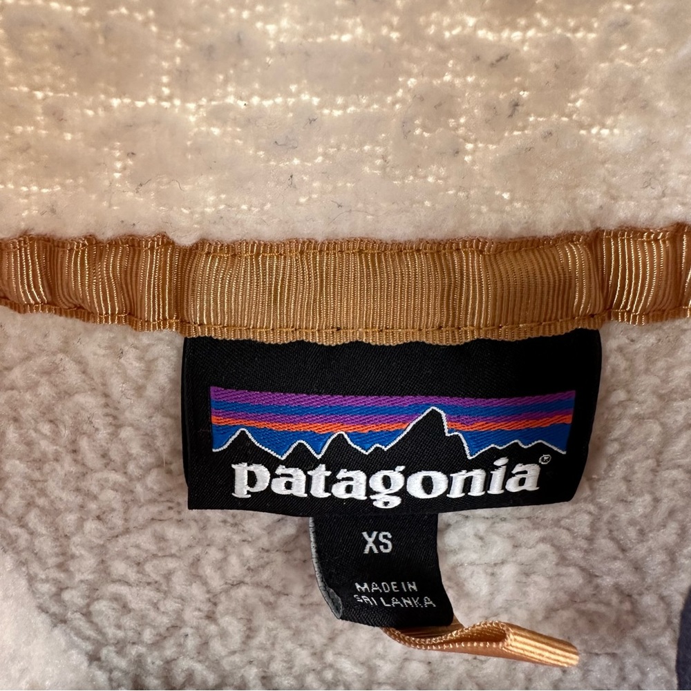 Patagonia Cream Sherpa Fleece Pullover with Navy Trim - Picture 4 of 7